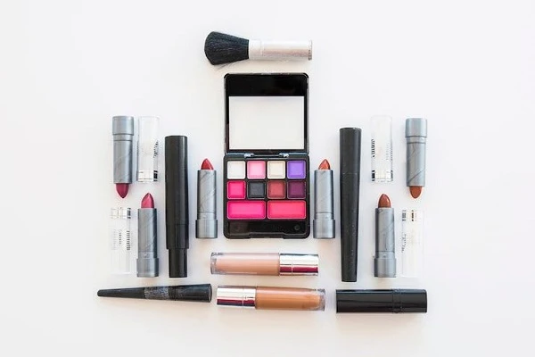 شرایط اخذ پروانه کسب تولید مواد بهداشتی و لوازم آرایشی